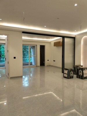 Parking in 3 BHK Builder Floor at Sector 43 – for Rent