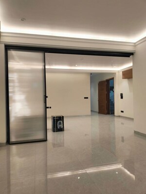 Building Lobby in 3 BHK Builder Floor at Sector 43 – for Rent