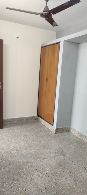 Room in 2 BHK Builder Floor at Jeevan Bima Nagar – for Rent
