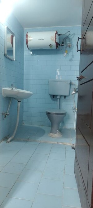 Bathroom in 2 BHK Builder Floor at Jeevan Bima Nagar – for Rent