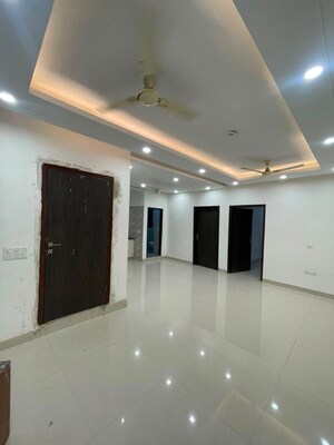 Room in 2 BHK Builder Floor at Sector 43 – for Rent