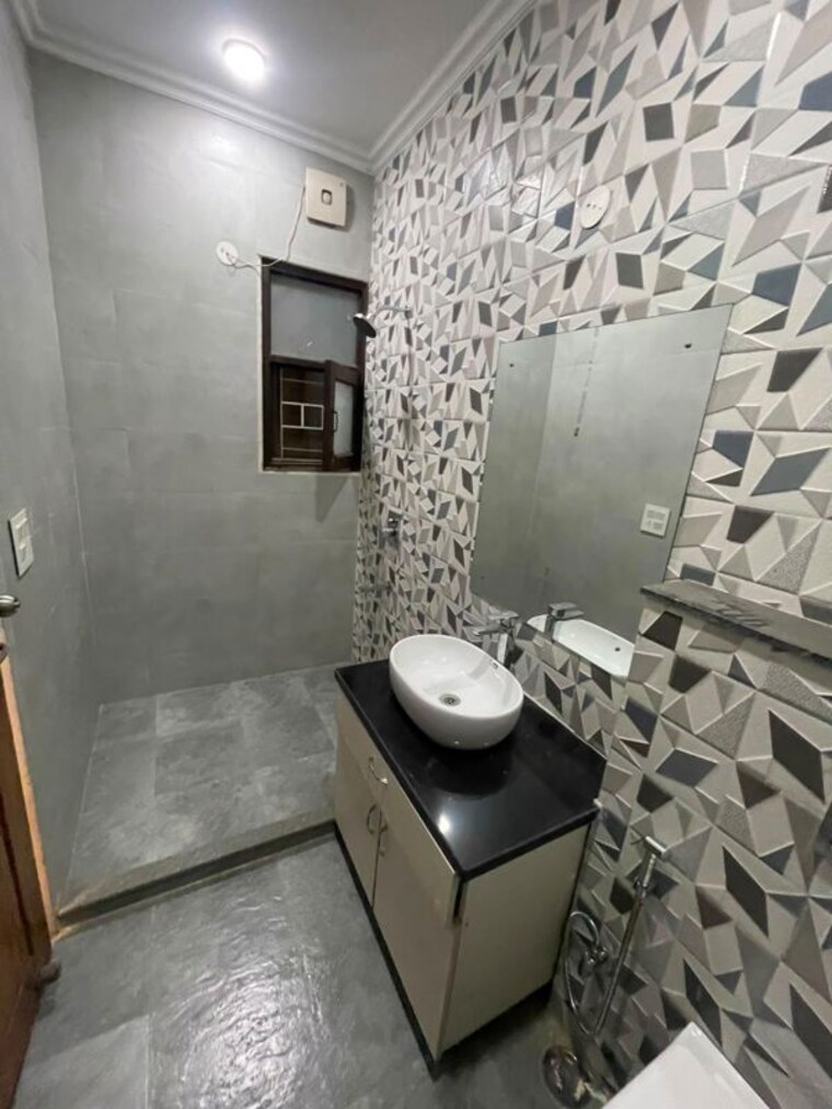 Bathroom, sector 43 2 Bedroom 1200 Sq.Ft. Builder Floor In Sector 43 Gurgaon 10584785