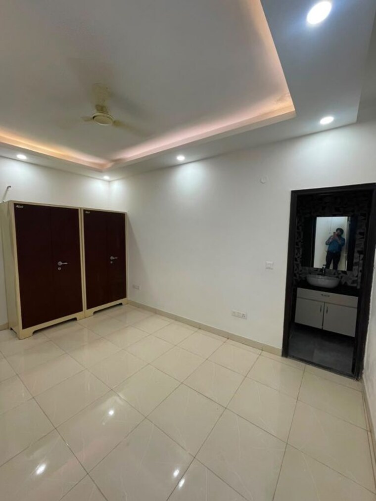 Room, sector 43 2 Bedroom 1200 Sq.Ft. Builder Floor In Sector 43 Gurgaon 10584785