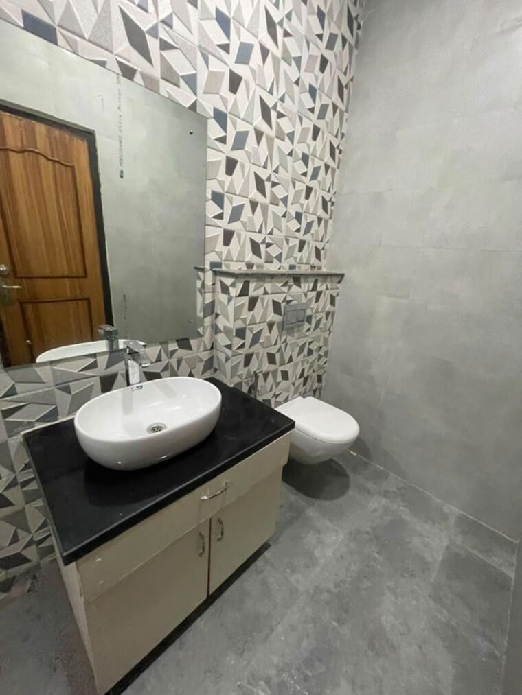 Bathroom, sector 43 2 Bedroom 1200 Sq.Ft. Builder Floor In Sector 43 Gurgaon 10584785