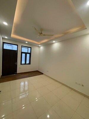 Room in 2 BHK Builder Floor at Sector 43 – for Rent