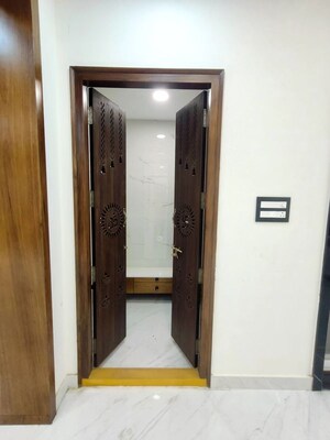 Furnished Amenities in 3 BHK Builder Floor at Mahatma Gandhi Inner Ring Road – for Sale