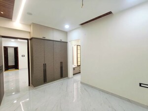 Room in 3 BHK Builder Floor at Mahatma Gandhi Inner Ring Road – for Sale