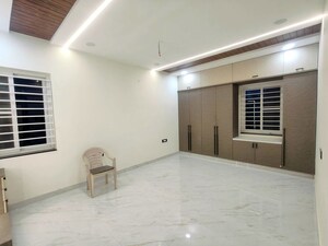 Room in 3 BHK Builder Floor at Mahatma Gandhi Inner Ring Road – for Sale
