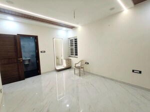 Room in 3 BHK Builder Floor at Mahatma Gandhi Inner Ring Road – for Sale
