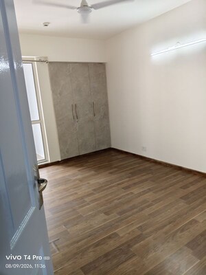 Room in 4 BHK Apartment at 3C Lotus Panache, Sector 110 – for Rent