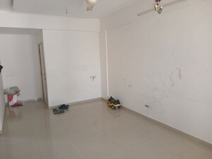 Room in 2 BHK Apartment at Vardhaman Heights, Rahatani – for Rent