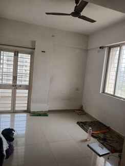 2 BHK Apartment For Rent in Vardhaman Heights