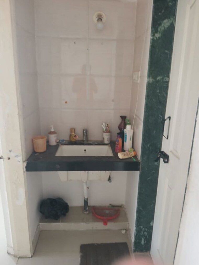 Bathroom, vardhaman-heights 2 Bedroom 780 Sq.Ft. Apartment In Rahatani Pune 10584805