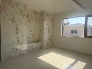 Room in 3 BHK Builder Floor at Sector 8 – for Rent