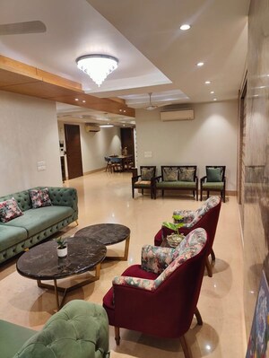Living Room in 4 BHK Builder Floor at Sector 43 – for Rent