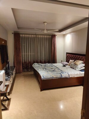 Bedroom in 4 BHK Builder Floor at Sector 43 – for Rent