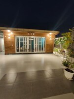 4 BHK + Prayer Room,Servant Room,Extra Room,Basement 418 Sq.Yd. Builder Floor in Sector 43