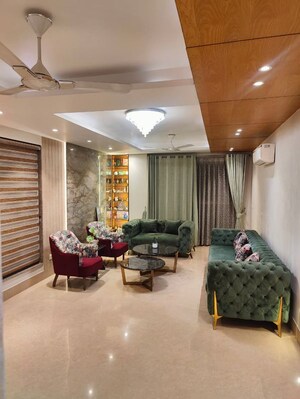 Living Room in 4 BHK Builder Floor at Sector 43 – for Rent