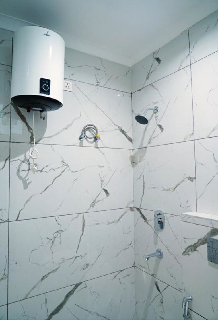 Bathroom, aura-homes 1 Bedroom 1000 Sq.Ft. Apartment In Patiala Road Zirakpur 10584864