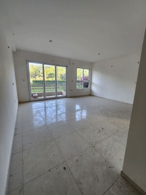 Room in 3 BHK Apartment at Godrej Aqua, International Airport Road – for Sale
