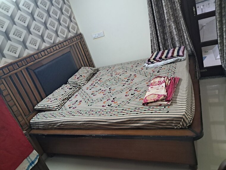 Bedroom, satish-golden-enclave 2 Bedroom 1100 Sq.Ft. Apartment In Lohgarh Zirakpur 10584904