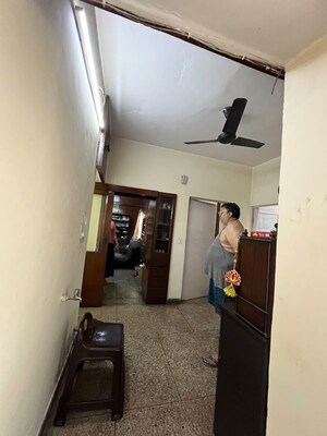 Furnished Amenities in 2 BHK Builder Floor at Sheikh Sarai – for Rent