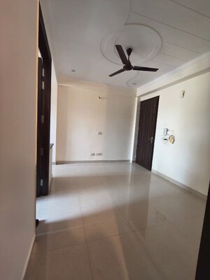 Bathroom in 1 BHK Builder Floor at Sector 21 – for Rent