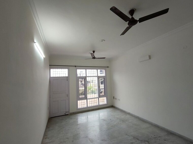 Room, sector 43 3 Bedroom 250 Sq.Ft. Builder Floor In Sector 43 Chandigarh 10584960