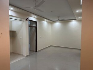 Room in 2 BHK Apartment at Mansarovar – for Rent