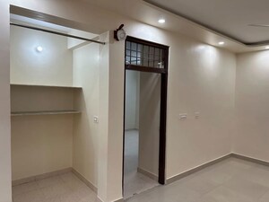 Room in 2 BHK Apartment at Mansarovar – for Rent
