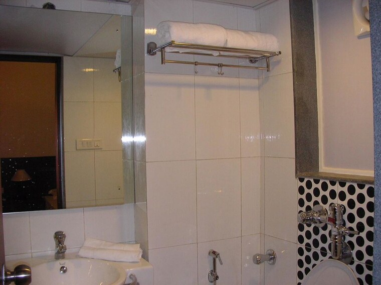 Bathroom, meenakshi-apartment 3 Bedroom 1150 Sq.Ft. Apartment In Goregaon East Mumbai 10584964