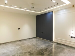 Room in 5 BHK Penthouse at Vasant Kunj – for Sale