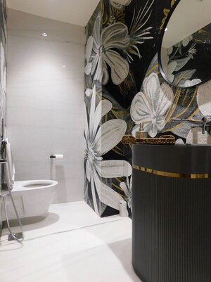 Attached Bathroom in 5 BHK Penthouse at Vasant Kunj – for Sale