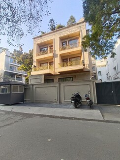 5 BHK + Prayer Room,Servant Room,Study Room,Extra Room,Basement,Store Room Penthouse For Sale in Vasant Kunj