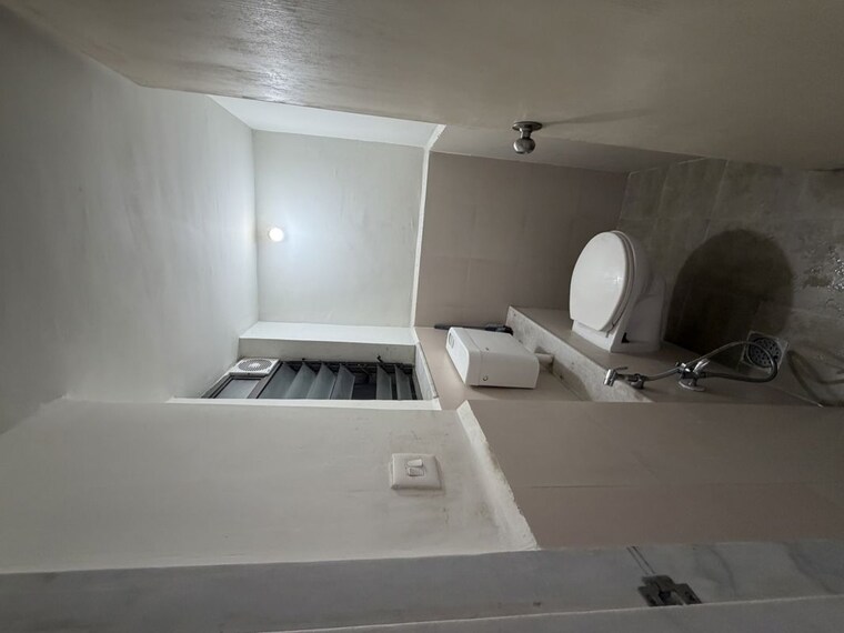 Bathroom, lower parel 1 Bedroom 405 Sq.Ft. Apartment In Lower Parel Mumbai 10556125