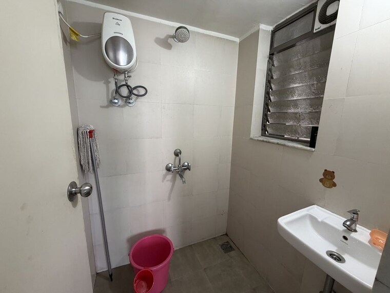 Bathroom, lower parel 1 Bedroom 405 Sq.Ft. Apartment In Lower Parel Mumbai 10556125