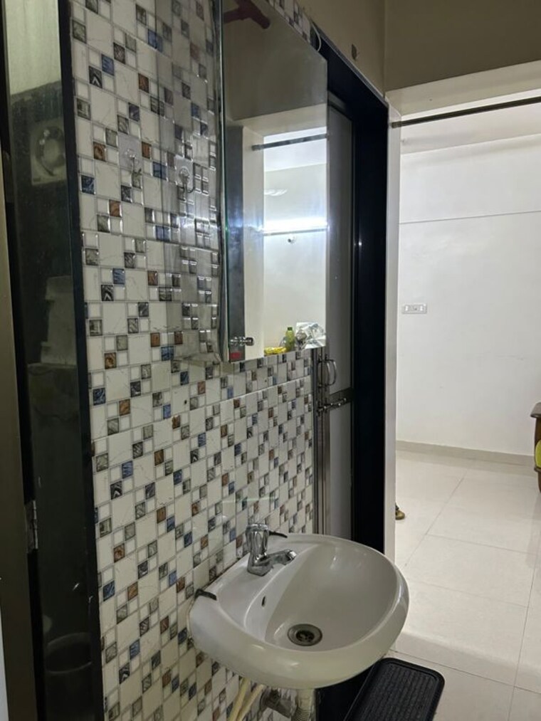 Bathroom, bhoiwada 1 Bedroom 405 Sq.Ft. Apartment In Bhoiwada Mumbai 10525296