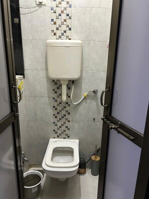 Bathroom in 1 BHK Apartment at Bhoiwada – for Rent