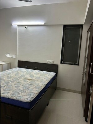 Room in 1 BHK Apartment at Bhoiwada – for Rent