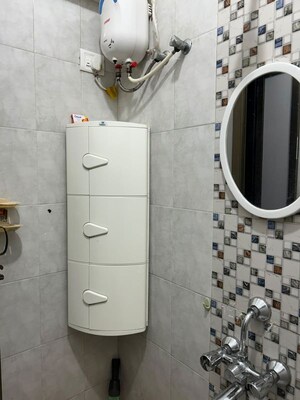 Bathroom in 1 BHK Apartment at Bhoiwada – for Rent