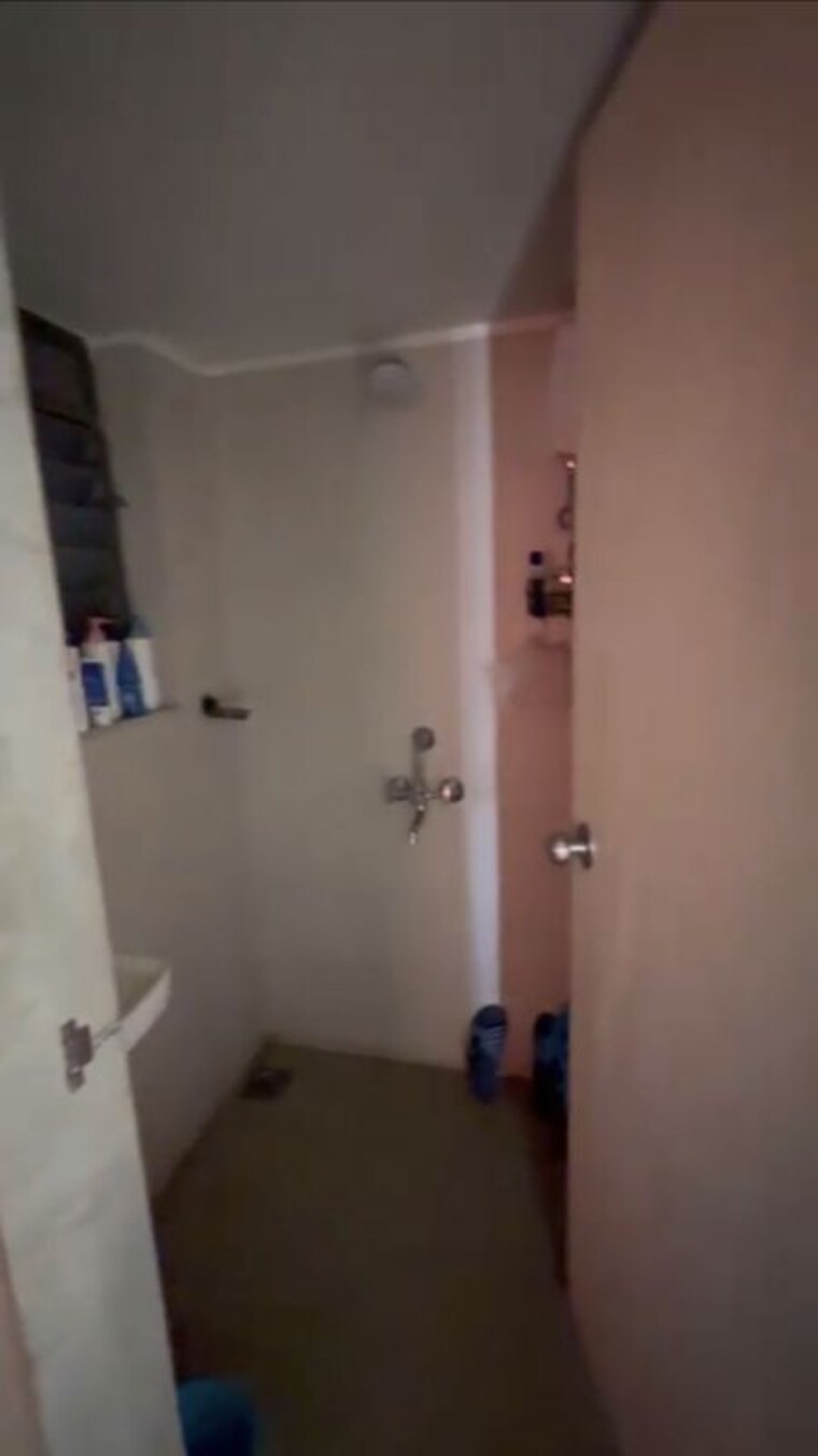 Bathroom, peninsula-business-park 1 Bedroom 400 Sq.Ft. Apartment In Lower Parel Mumbai 10521174
