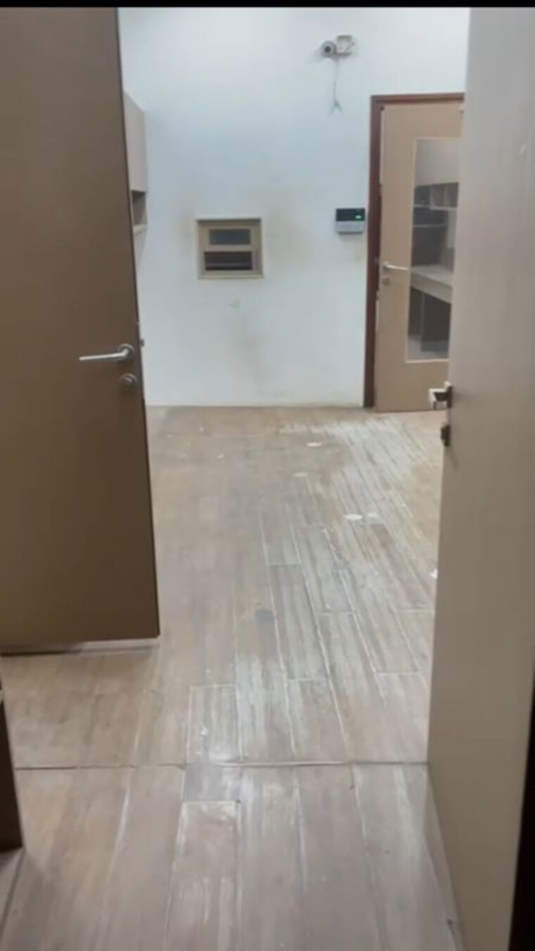 Bathroom, mohan-kunj Commercial Warehouse 1535 Sq.Ft. In Dadar East Mumbai 10584984