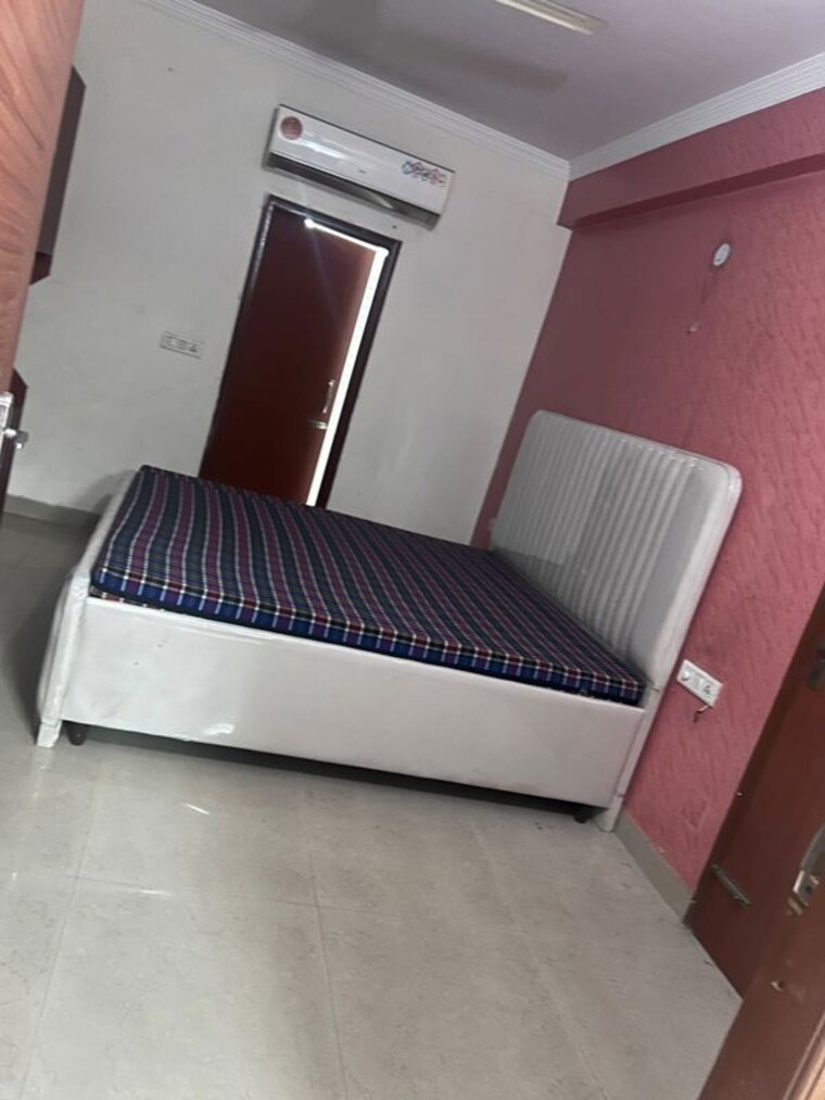 Bedroom, nagla road 4 Bedroom 1852 Sq.Ft. Apartment In Nagla Road Zirakpur 10584992