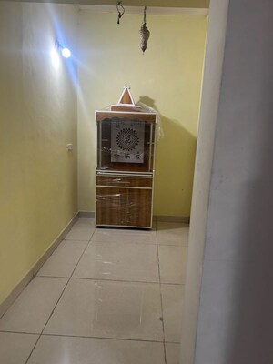 Furnished Amenities in 4 BHK Apartment at Nagla Road – for Rent
