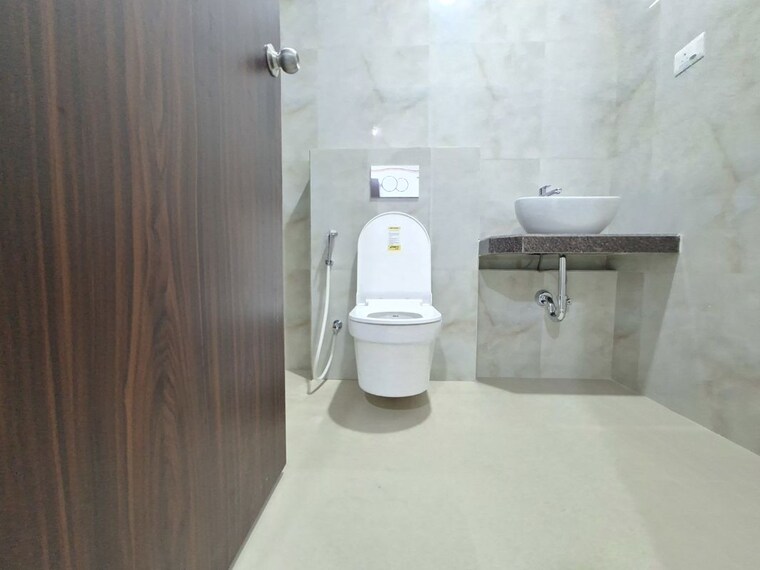 Bathroom, raymond-realty-phase-ii 2 Bedroom 670 Sq.Ft. Apartment In Pokhran Road No Two Thane 10584997