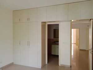 Room in 4 BHK Apartment at Emaar Emerald Floors Premier, Sector 65 – for Rent