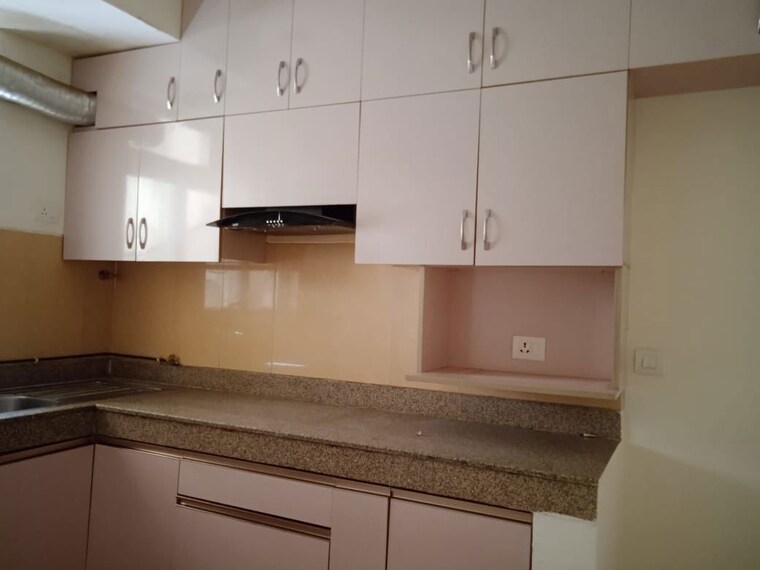 Kitchen, emaar-emerald-floors-premier 4 Bedroom 1975 Sq.Ft. Apartment In Sector 65 Gurgaon 10585012