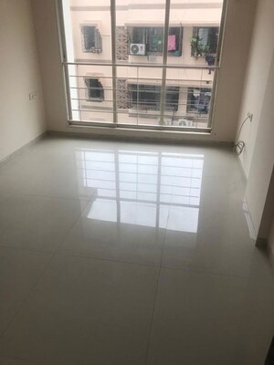 Room in 1 BHK Apartment at Bombay Taximens CHS, Lbs Marg – for Rent
