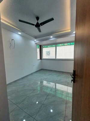 Room in 3 BHK Apartment at Sector 4 Dwarka – for Rent