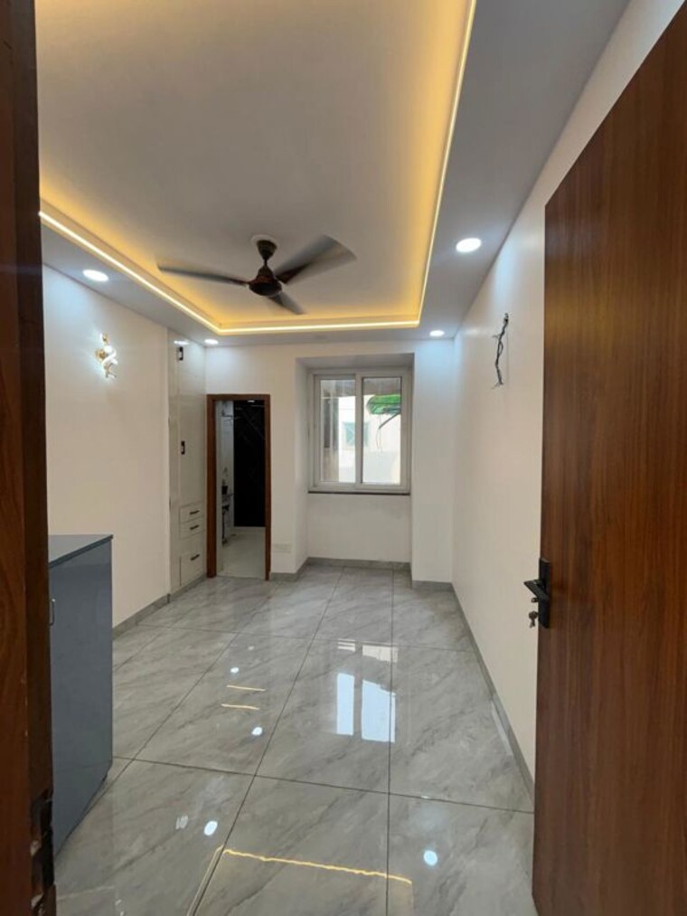 Room, sector 4 dwarka 3 Bedroom 2000 Sq.Ft. Apartment In Sector 4 Dwarka Delhi 10585044